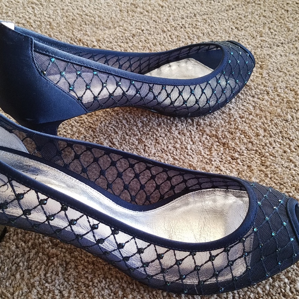 Adriana Papell navy dressy Pumps lace net